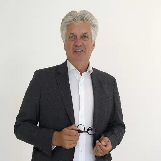 Sven R. Johns ist Rechtsanwalt, mit Schwerpunkt Immobilienrecht und Maklerrecht